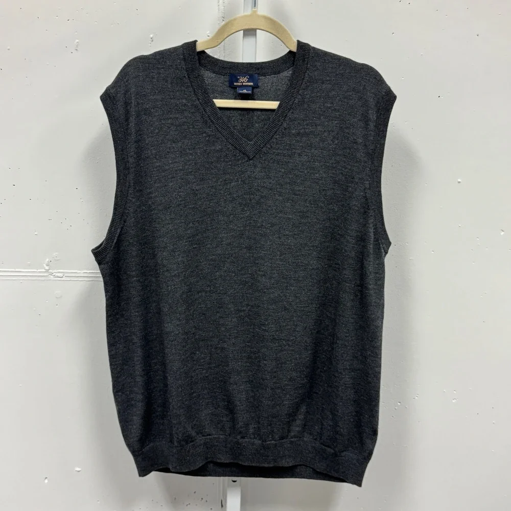 Brooks Brothers 346 Men's XL Charcoal Gray 100% Merino Wool V-Neck Sweater Vest